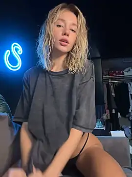 Snapshot of SSSATIVA_model chatting on 02.21.25 SSSATIVA model online show from 02.21.25