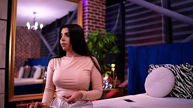 NicoleCellini online show from 11.22.25