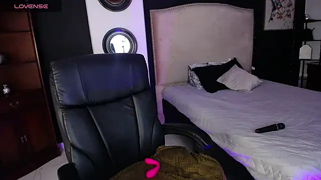 lia huan online show from 12.26.24