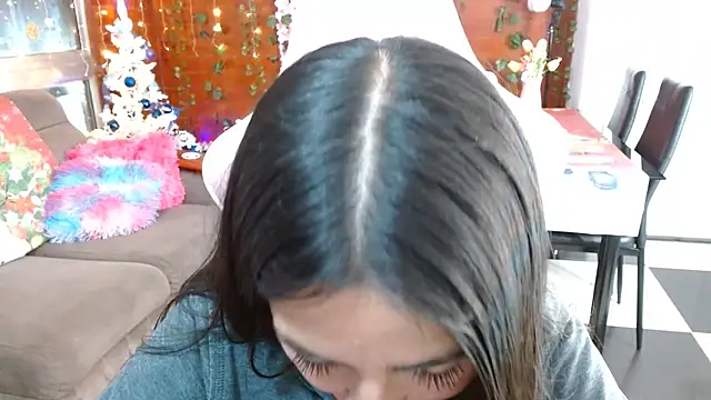 Snapshot of kendall_all4u chatting on 12.04.25 kendall all4u online show from 12.04.25