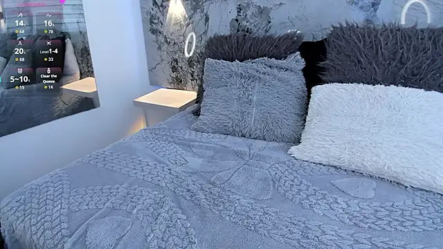 LIZ HOLMES online show from 10.09.25