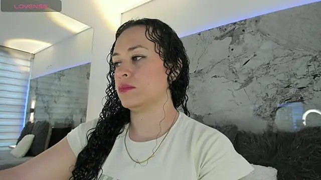 LIZ HOLMES online show from 10.11.25