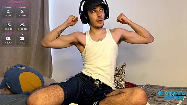 Snapshot of ilytheo chatting on 09.25.25 ilytheo online show from 09.25.25