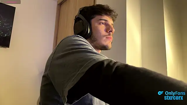 Snapshot of ilytheo chatting on 10.07.25 ilytheo online show from 10.07.25