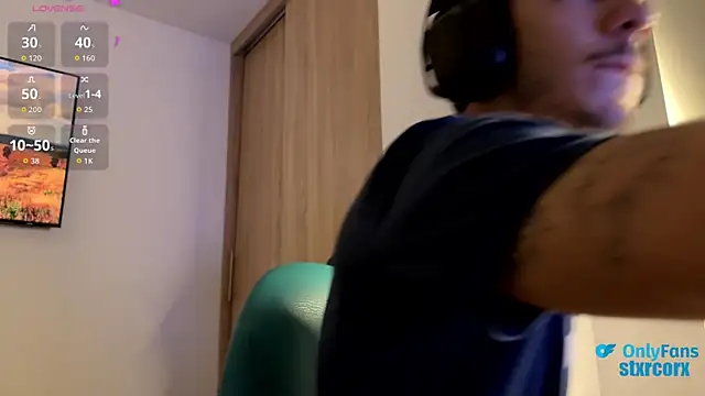 Snapshot of ilytheo chatting on 10.16.25 ilytheo online show from 10.16.25