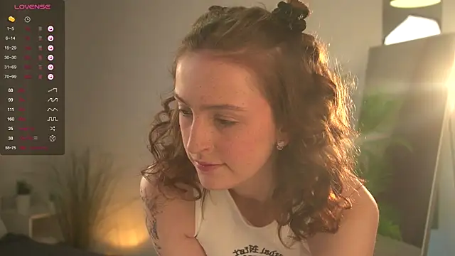 Snapshot of c_shark chatting on 10.14.25 c shark online show from 10.14.25