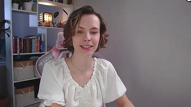 Snapshot of milly_ross chatting on 01.18.25 milly ross online show from 01.18.25
