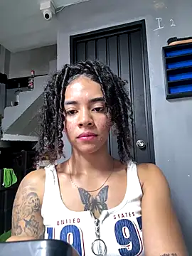 pretty pettite online show from 12.19.25