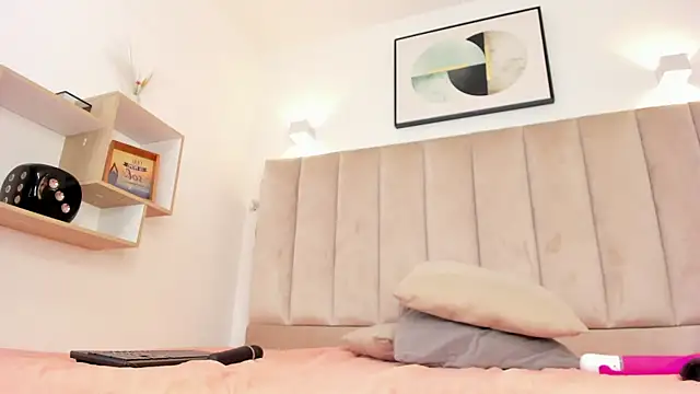 Snapshot of Anniie_Queen chatting on 09.20.25 Anniie Queen online show from 09.20.25