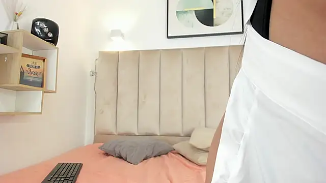 Snapshot of Anniie_Queen chatting on 10.14.25 Anniie Queen online show from 10.14.25