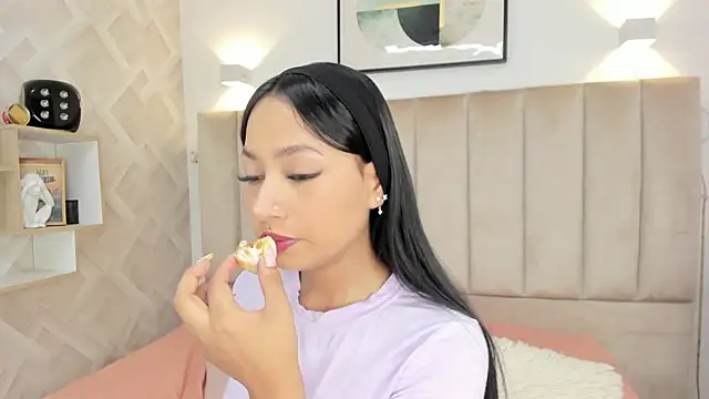 Anniie Queen online show from 03.28.26