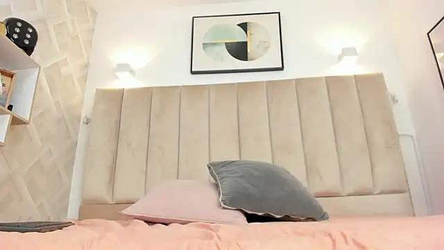 Anniie Queen online show from 04.12.26