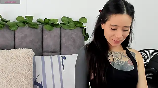VeronicaTonu online show from 12.18.24