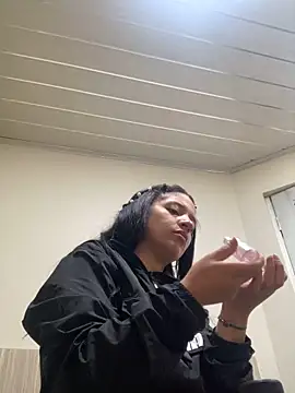 Snapshot of angelie_3 chatting on 02.20.25 angelie 3 online show from 02.20.25