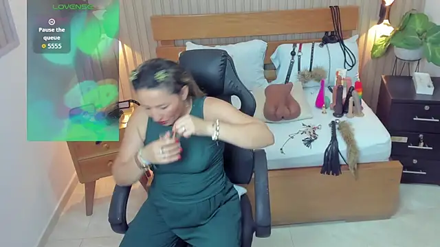 luciana ballesteros  online show from 10.28.25