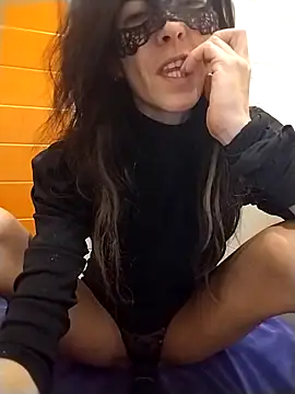 EmySkinny85 online show from 01.20.25