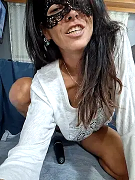 EmySkinny85 online show from 10.25.25