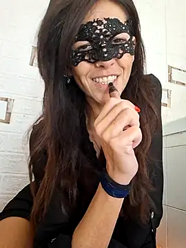 EmySkinny85 online show from 11.19.25