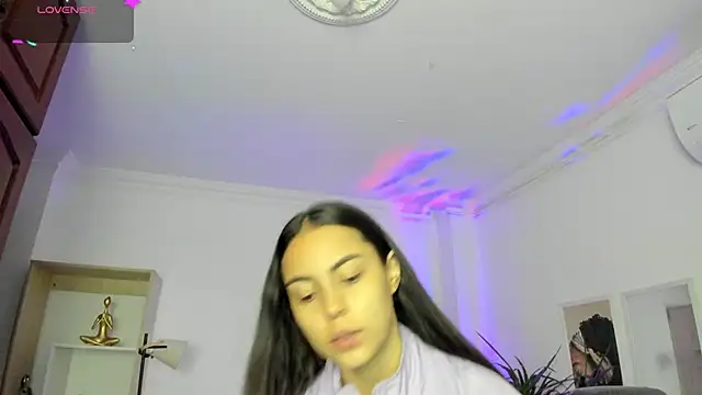 Aleejaa   online show from 03.17.25