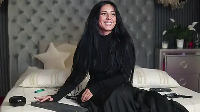 Snapshot of AmelyNoir chatting on 12.30.24 AmelyNoir online show from 12.30.24
