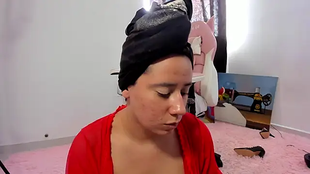 Snapshot of lovely_kitt chatting on 02.04.25 lovely kitt online show from 02.04.25