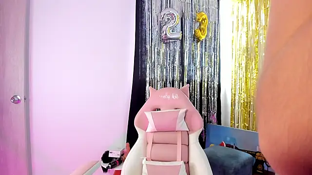 Snapshot of lovely_kitt chatting on 02.08.25 lovely kitt online show from 02.08.25