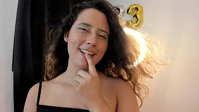 Snapshot of lovely_kitt chatting on 03.05.25 lovely kitt online show from 03.05.25