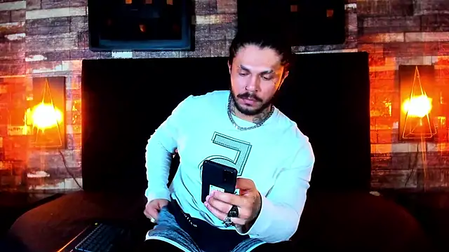 Van Velckan online show from 12.09.24