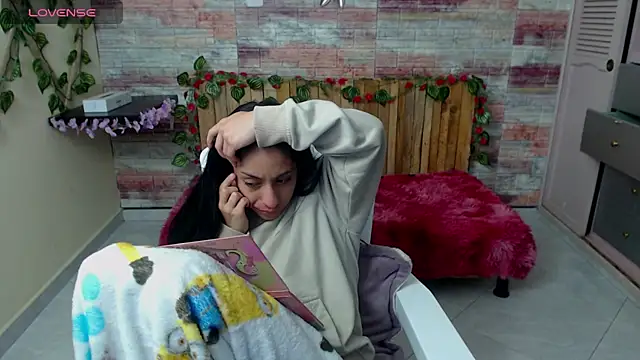 Snapshot of Lucy_joi chatting on 12.14.24 Lucy joi online show from 12.14.24