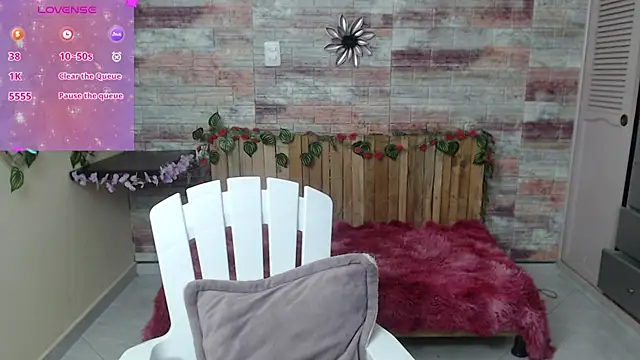 Snapshot of Lucy_joi chatting on 12.24.24 Lucy joi online show from 12.24.24