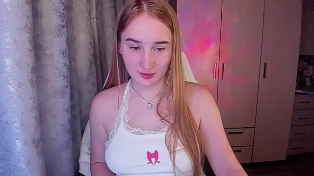 Snapshot of KeiraNight chatting on 03.14.25 KeiraNight online show from 03.14.25