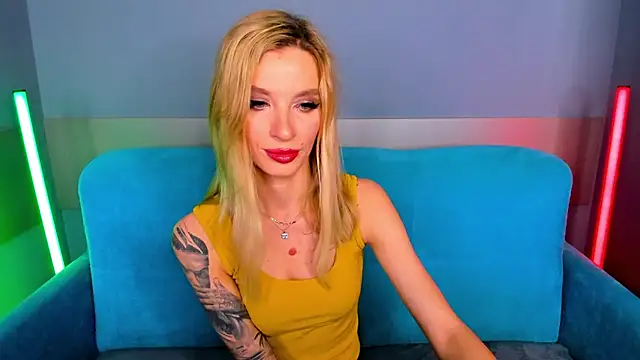 Snapshot of AlinaLovelyX chatting on 03.21.25 AlinaLovelyX online show from 03.21.25