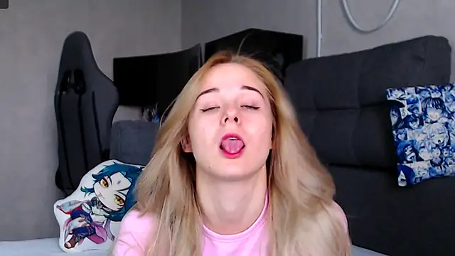 Snapshot of CassidyKiss chatting on 10.14.25 CassidyKiss online show from 10.14.25