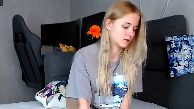 Snapshot of CassidyKiss chatting on 10.17.25 CassidyKiss online show from 10.17.25