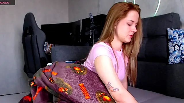 Snapshot of CassidyKiss chatting on 10.30.25 CassidyKiss online show from 10.30.25