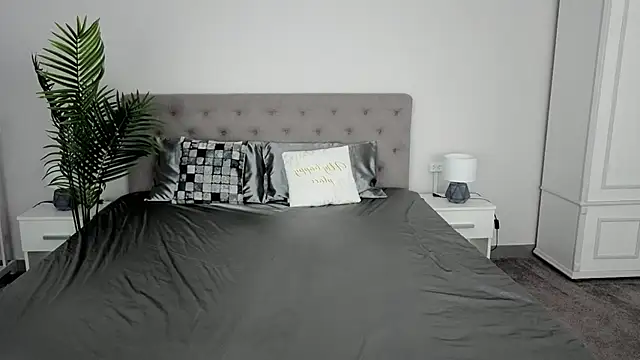 IceDanielles online show from 03.17.26