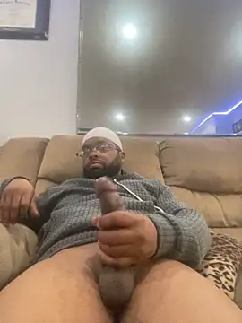 Snapshot of Enos3 chatting on 10.27.25 Enos3 online show from 10.27.25