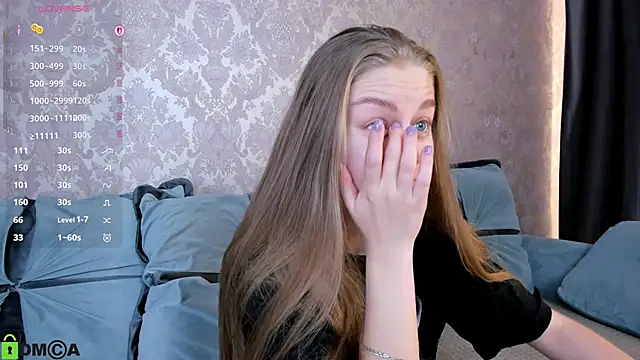 Snapshot of Polumna_cute chatting on 10.24.25 Polumna cute online show from 10.24.25