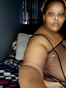 Snapshot of fatafricanqueen chatting on 12.25.24 fatafricanqueen online show from 12.25.24