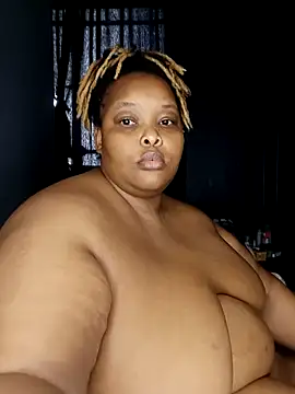 Snapshot of fatafricanqueen chatting on 12.26.24 fatafricanqueen online show from 12.26.24