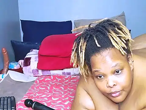 Snapshot of fatafricanqueen chatting on 09.11.25 fatafricanqueen online show from 09.11.25