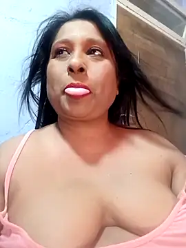 Snapshot of raniofsex02 chatting on 03.17.25 raniofsex02 online show from 03.17.25