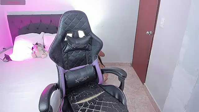 Snapshot of evelyn_23 chatting on 10.09.25 evelyn 23 online show from 10.09.25