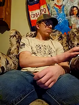 Snapshot of REDHAMMER_ chatting on 03.05.25 REDHAMMER  online show from 03.05.25