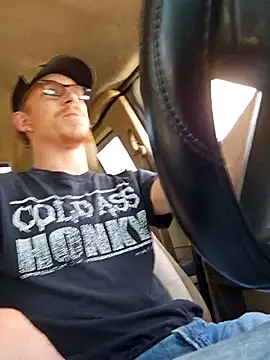 Snapshot of REDHAMMER_ chatting on 09.09.25 REDHAMMER  online show from 09.09.25