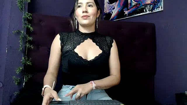 merlinaadams  online show from 02.22.25