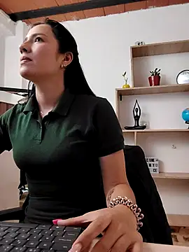 merlinaadams  online show from 09.24.25