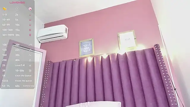 Snapshot of littleebonny chatting on 09.28.25 littleebonny online show from 09.28.25