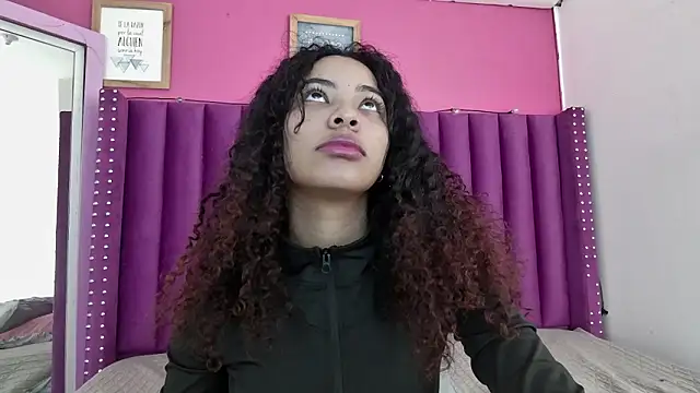 Snapshot of littleebonny chatting on 03.12.26 littleebonny online show from 03.12.26