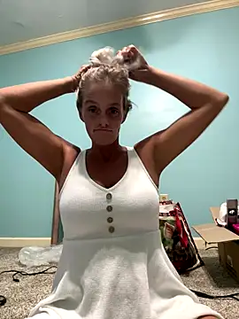 Snapshot of vixendoll87 chatting on 09.20.25 vixendoll87 online show from 09.20.25